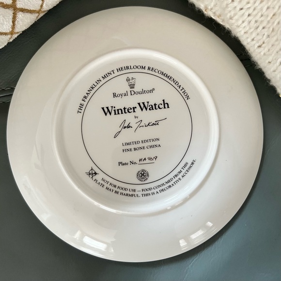 Winter Watch LABRADOR RETRIEVERS Royal Doulton ENGLAND John Trinkett PLATE - Picture 7 of 17